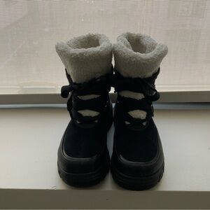 Sorel Black and White Winter Boots- like new, only work twice